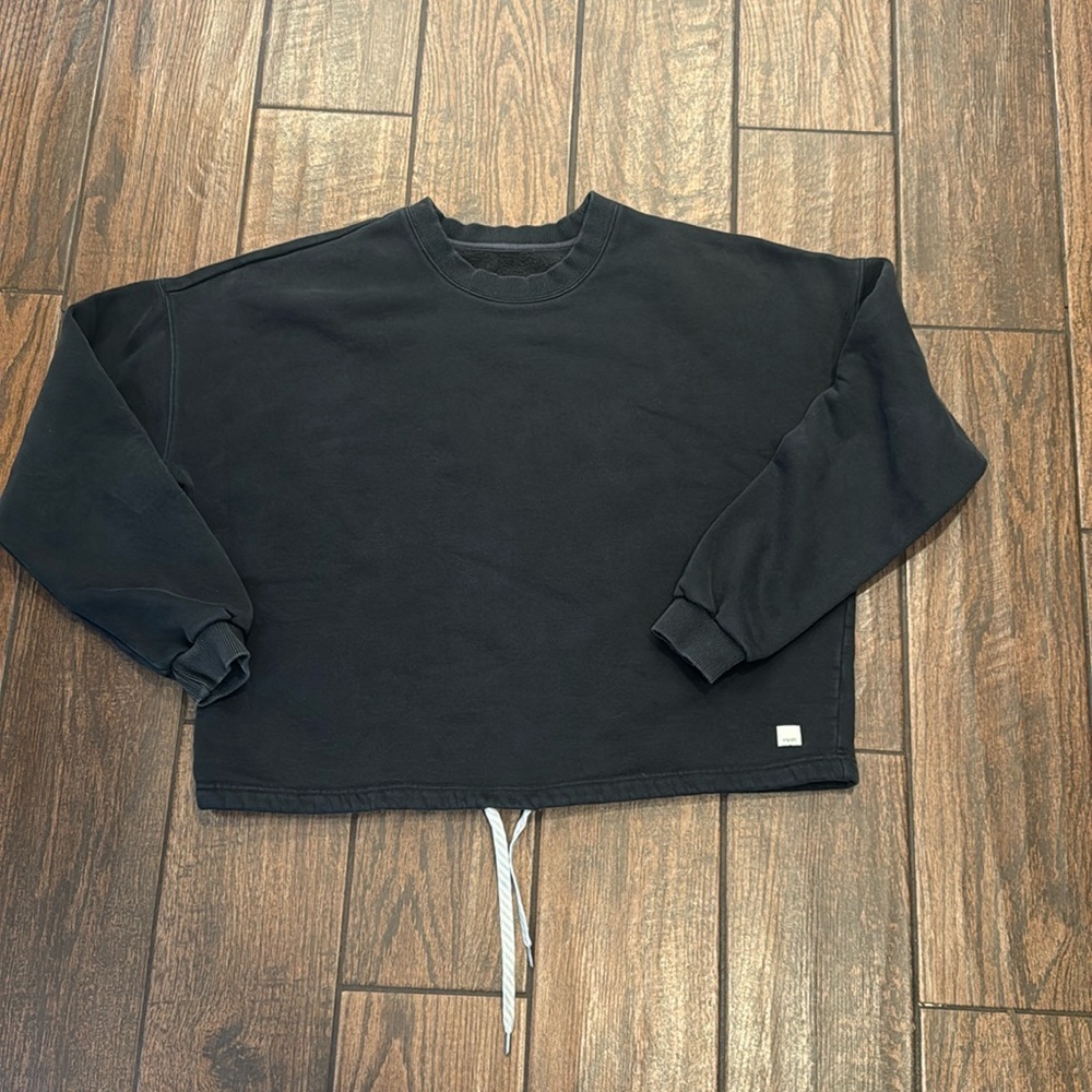Vuori restore crop crew sweatshirt, washed black color